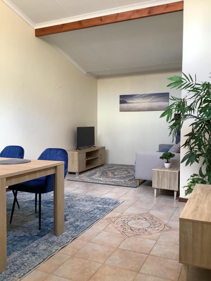 Impala Suite -Entire Unit- 2 Bedroom With 1 Ensuite Bathroom Ladysmith Zewnętrze zdjęcie
